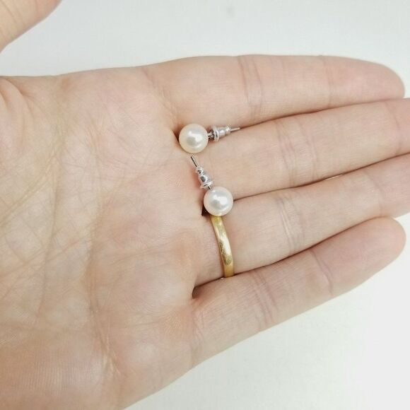 Vintage Little White Faux Pearl Stud Earrings, Classis MInimal Everyday, Estate - Picture 3 of 5